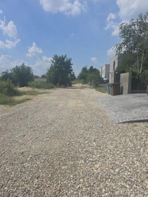 Casă Modernă cu Curte și Terasă Acoperită | Acces Rapid către DN1 și Sisești 13
