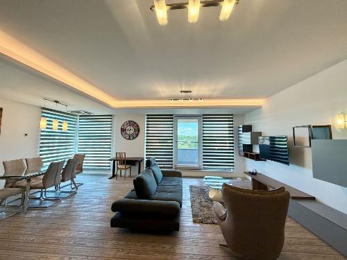 Iancu Nicolae | Bloc boutique | Lângă British School 4