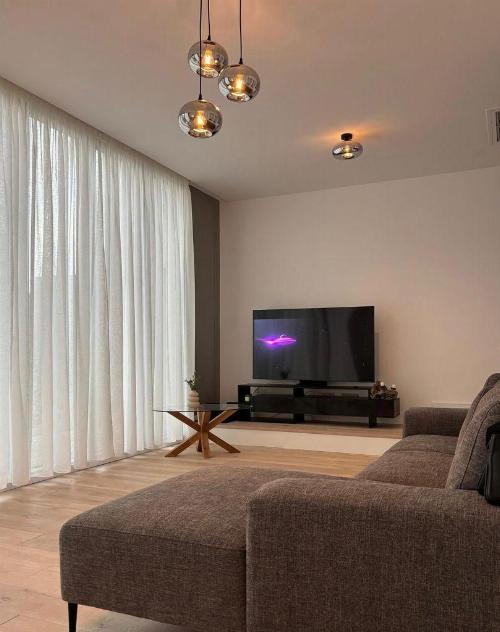 Vilă nouă la prima închiriere | Smart Home | Curte privată | Comu 2