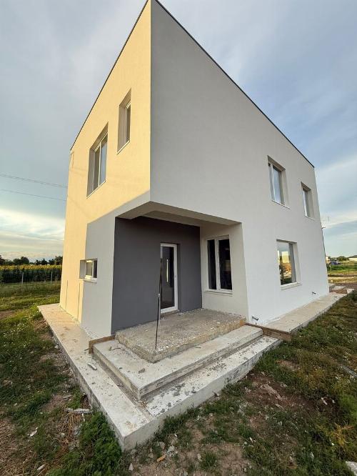 Locuinte noi   spre  vanzare/ str Plevnei 4