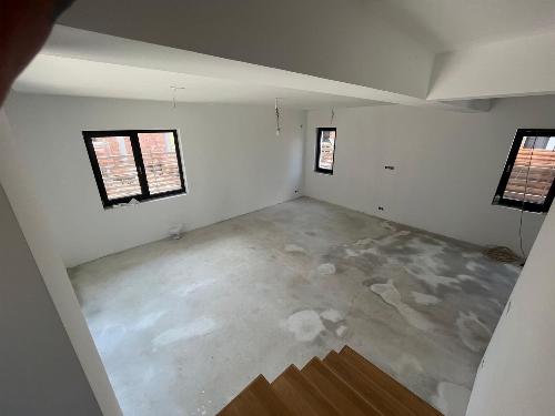 Vilă individuală nouă, arhitectură contemporană și curte generoasă 8