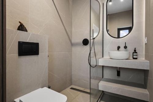 First Rental | Premium villa with 4 parking spaces and contemporary design 12