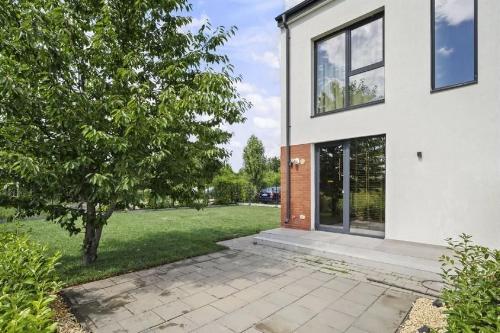 First Rental | Premium villa with 4 parking spaces and contemporary design 15