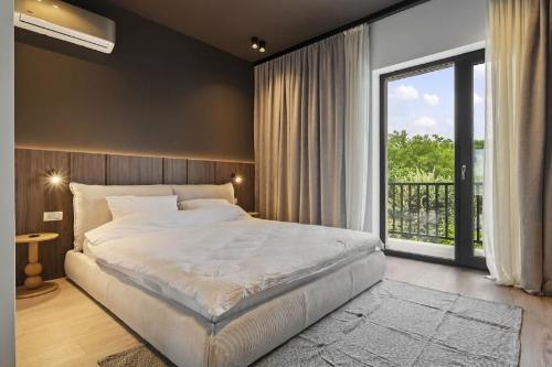 First Rental | Premium villa with 4 parking spaces and contemporary design 8