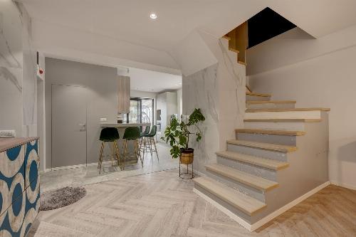 Apartament spectaculos 4 camere | 150 mp utili + terasă generoasă 70 mp | Delea 1