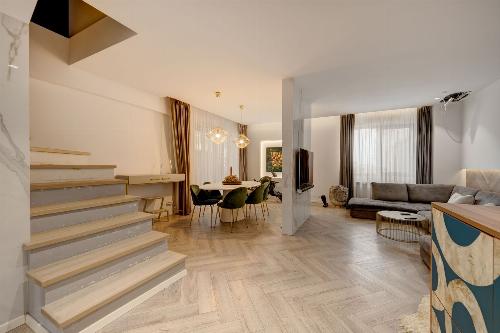 Apartament spectaculos 4 camere | 150 mp utili + terasă generoasă 70 mp | Delea 18