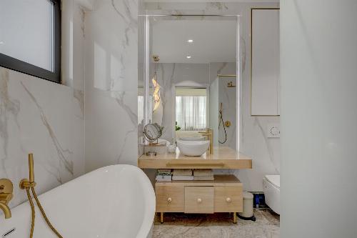 Apartament spectaculos 4 camere | 150 mp utili + terasă generoasă 70 mp | Delea 9