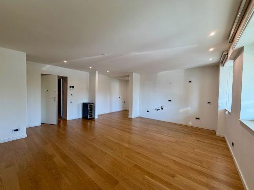 VAT is not applied! Ground floor apartment with 2 rooms! Metro access 5