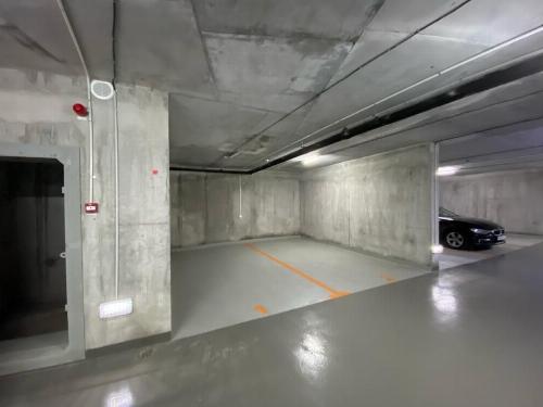 3 rooms of the Aviation Tower / 3 parking spaces 7