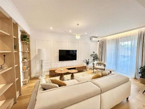 Bloc boutique/ parcare subterană 2