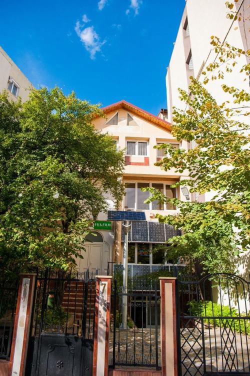 Vilă Individuală Herăstrău | 300 mp | 8 Camere | Teren 355 mp | Garaj 8