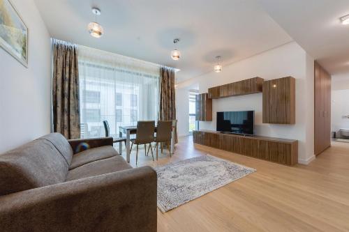 One Herastrau Plaza / parking and speaker included 2