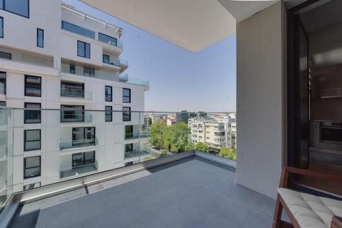 One Herastrau Plaza / parking and speaker included 7