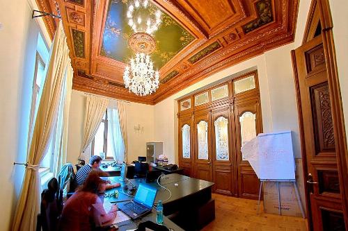 Piata Romana, vila interbelica consolidata. Ideal resedinta, birou 2