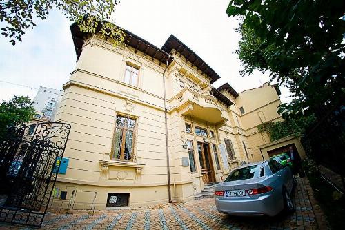 Piata Romana, vila interbelica consolidata. Ideal resedinta, birou 3