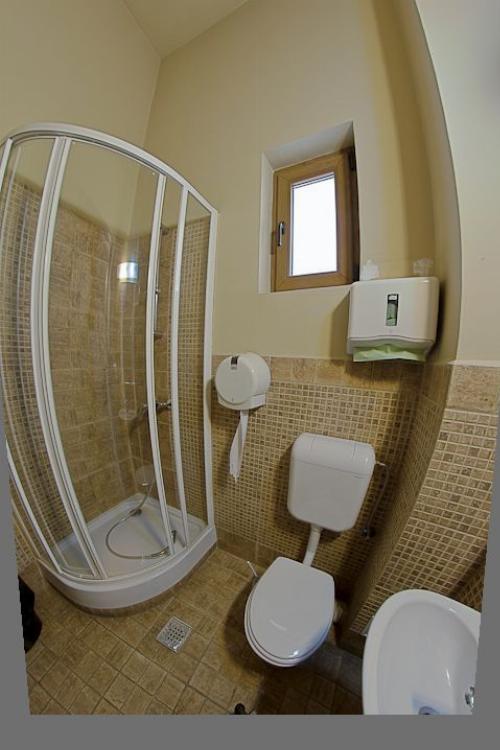 Piata Romana, vila interbelica consolidata. Ideal resedinta, birou 10