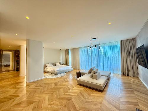O experiență de locuire aparte | 280 mp utili | Suită matrimonială 100 mp 1