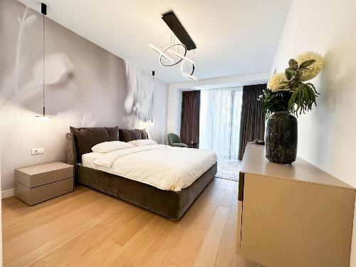 Apartament de lux cu 4 camere de închiriat – Aviatorilor 6